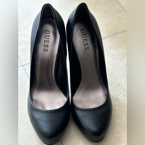 Guess Leather Pumps, size 8 - Picture 2 of 9